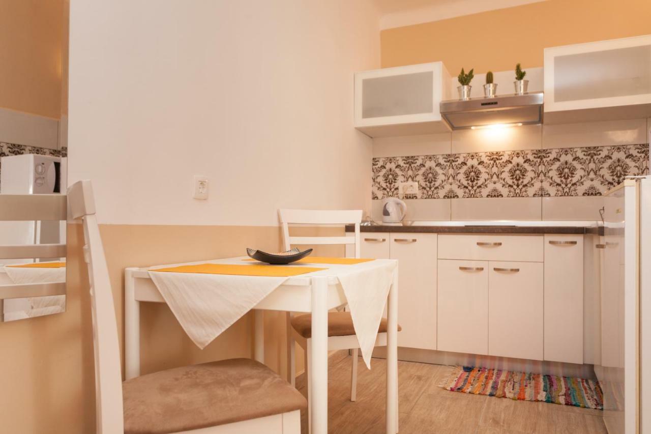 Nice Apartment In The City Center Ровинь Экстерьер фото