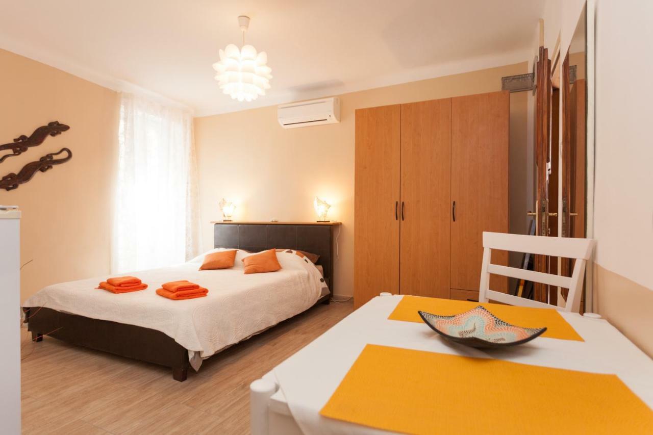 Nice Apartment In The City Center Ровинь Экстерьер фото