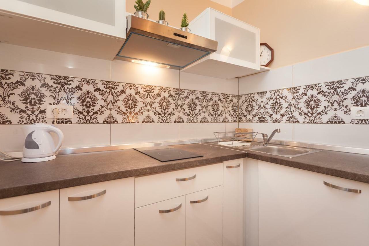 Nice Apartment In The City Center Ровинь Экстерьер фото